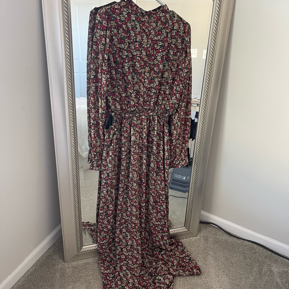 VICI Dress - Picture 3 of 11